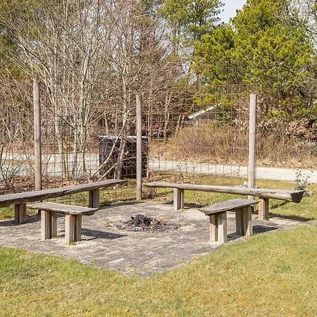 8 Person In Logstor Løgsted