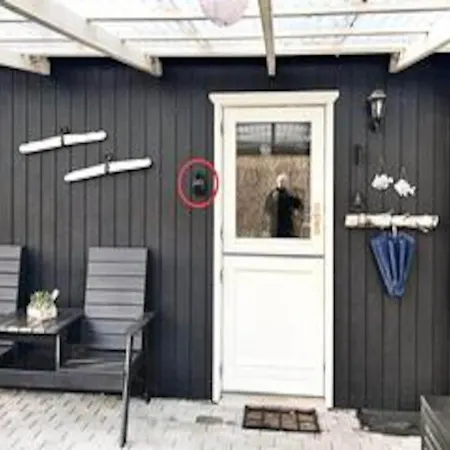 8 Person In Logstor Løgsted