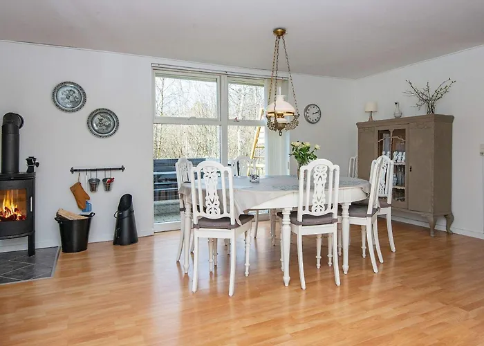 Secluded Forest Haven-by Traum Semesterbostad *