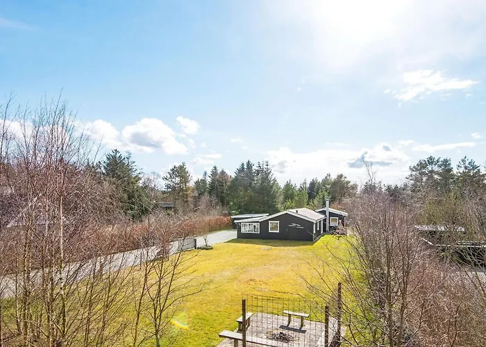 Secluded Forest Haven-by Traum Semesterbostad *